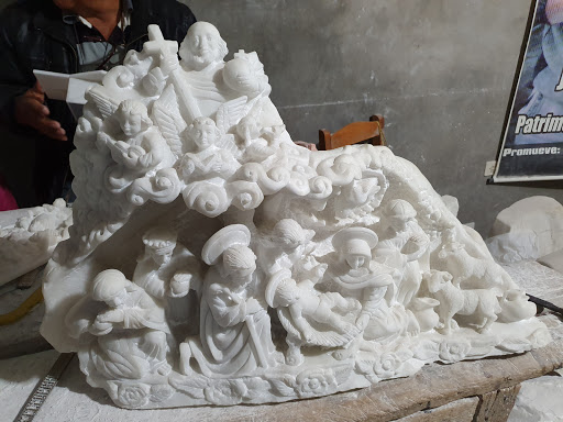 Taller De Esculturas En Piedra De Huamanga- Julio Gálvez