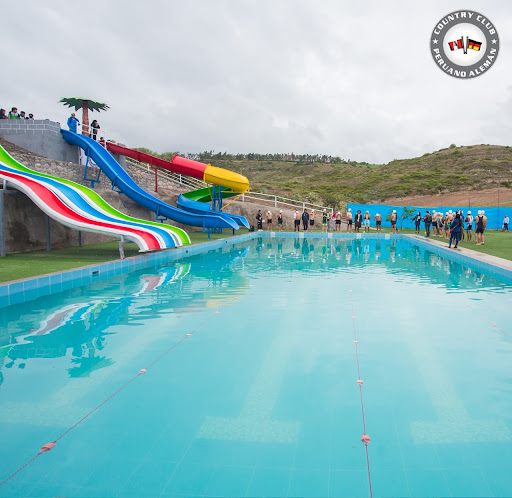 Parque acuático del Country Club Peruano Alemán
