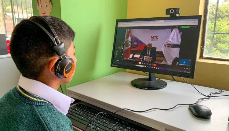 Impulsan competencias digitales en niñas y niños de Ayacucho