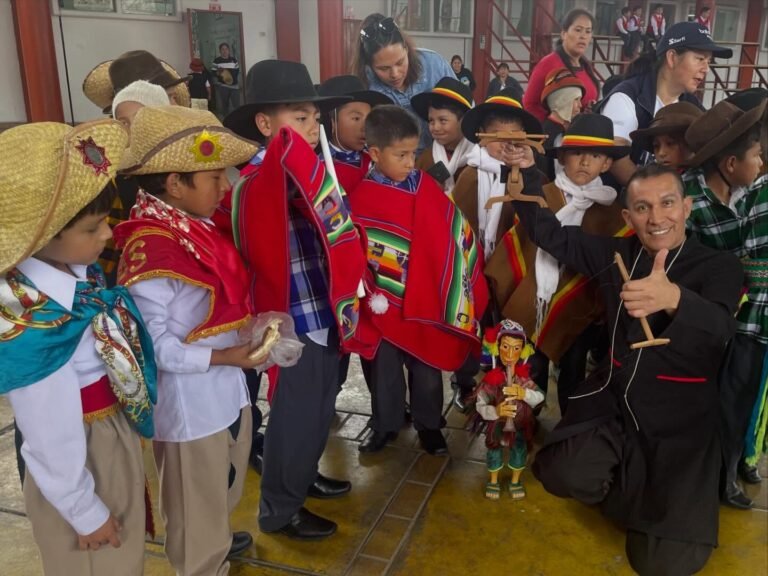 Los hilos que cuentan el Perú: José Navarro y sus marionetas llegan a Ayacucho