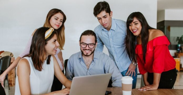 Horizonte Laboral advierte que algunas regulaciones, aunque buscan proteger a los trabajadores, estarían incentivando el uso de contratos temporales y dificultando el acceso a la formalidad.