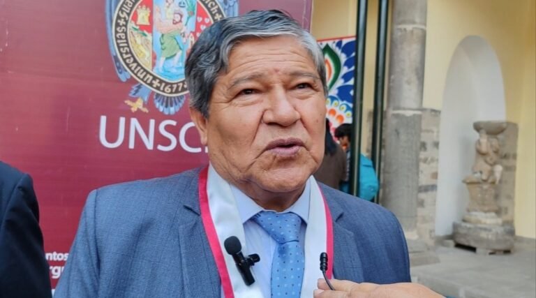 Rector de la universidad advirtió que el incremento en el costo de materiales de construcción obligó a reajustar gastos y cronogramas en proyectos de infraestructura.