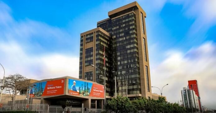 Mientras una agrupación plantea incorporar capital privado para mejorar su gestión, la otra apuesta por un mayor control estatal en medio de una crisis financiera y de gobernanza.