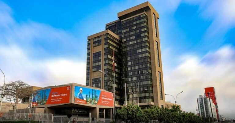 Mientras una agrupación plantea incorporar capital privado para mejorar su gestión, la otra apuesta por un mayor control estatal en medio de una crisis financiera y de gobernanza.