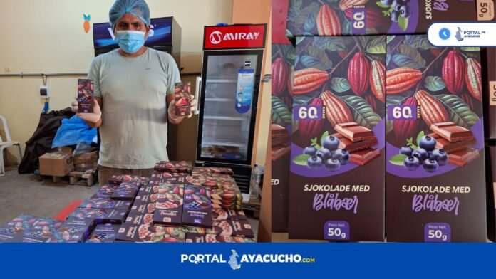 Blue and Red Generic News Facebook Cover (29) La Asociación Nueva Generación de Dos de Mayo - Sanabamba exportará mil tabletas de chocolate premium de la variedad 'VRAE 99 Ganzo', consolidando el precio justo y abriendo las puertas internacionales a más productores de la zona.