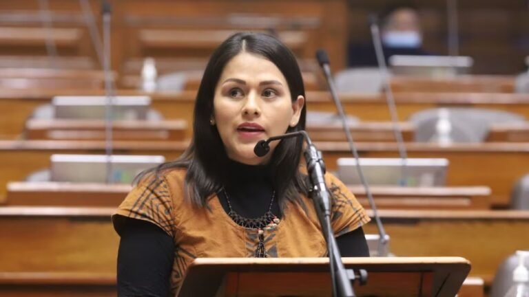 La legisladora Silvana Robles advierte que la falta de agua potable y colegios dignos perjudica el desarrollo y la estabilidad de la región.