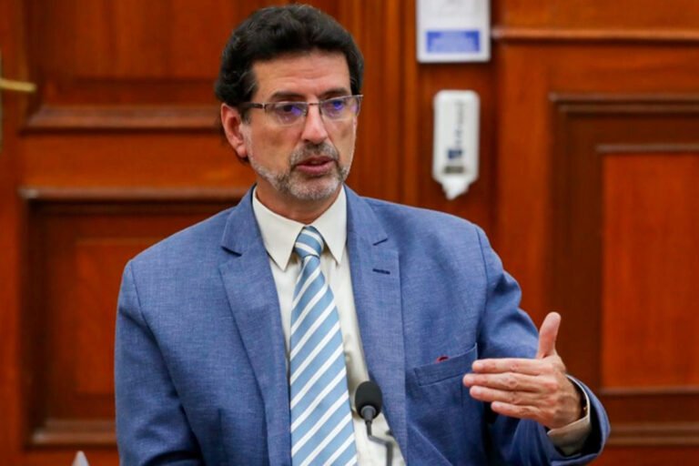 El líder empresarial Jorge Zapata advierte que las propuestas de cambiar la Constitución generan incertidumbre y frenan los nuevos proyectos en el país.