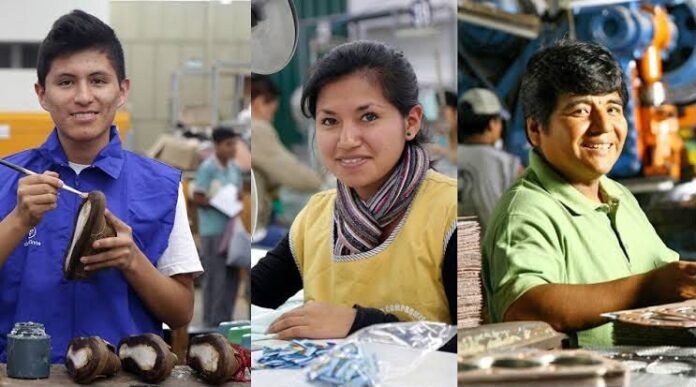 El presidente de la Asociación de Emprendedores del Perú sostiene que el exceso de trámites limita el crecimiento de millones de trabajadores y pequeños negocios.