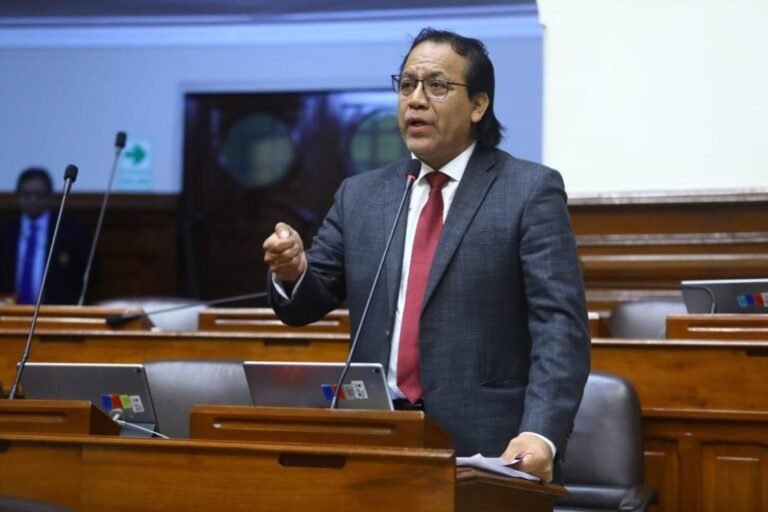 Desmienten a Roberto Sánchez