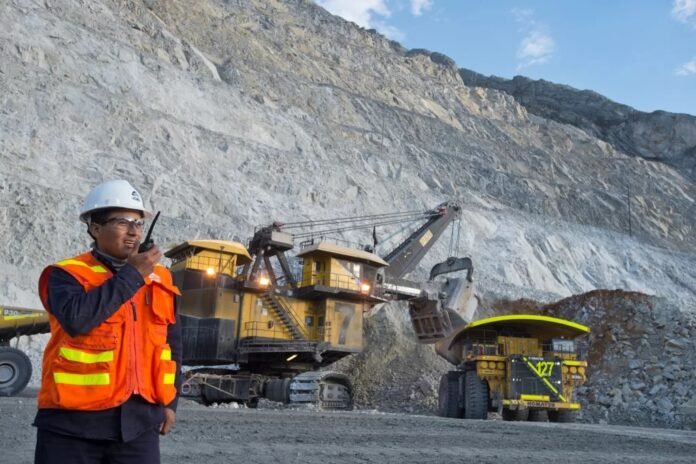 Según data adelantada del Ministerio de Energía y Minas (Minem), solo en abril -el último registro disponible- la recaudación proveniente de esa industria extractiva alcanzó los S/ 6,353 millones, el monto más alto recaudado este año. Según data adelantada del Ministerio de Energía y Minas (Minem), solo en abril -el último registro disponible- la recaudación proveniente de esa industria extractiva alcanzó los S/ 6,353 millones, el monto más alto recaudado este año.