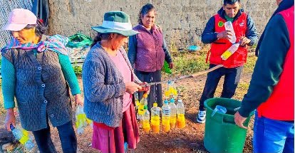 Productores aplican manejo integrado con apoyo técnico para proteger la producción frutícola Productores aplican manejo integrado con apoyo técnico para proteger la producción frutícola