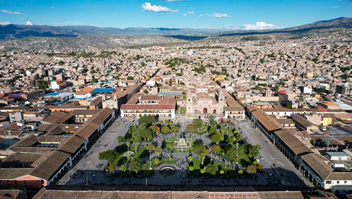 Mientras la mayoría de regiones mostró avances en ingresos fiscales, Ayacucho se ubicó entre los departamentos que reportaron resultados negativos en el cuarto mes del año.