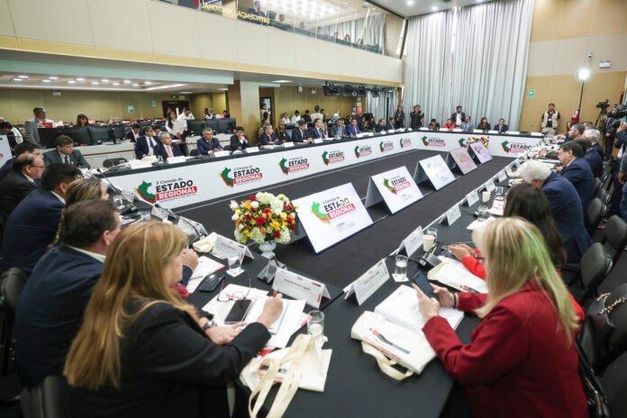 Titular de la PCM destacó la oficialización del decreto que declara el estado de emergencia en 796 distritos del país ante las intensas precipitaciones pluviales. Titular de la PCM destacó la oficialización del decreto que declara el estado de emergencia en 796 distritos del país ante las intensas precipitaciones pluviales.