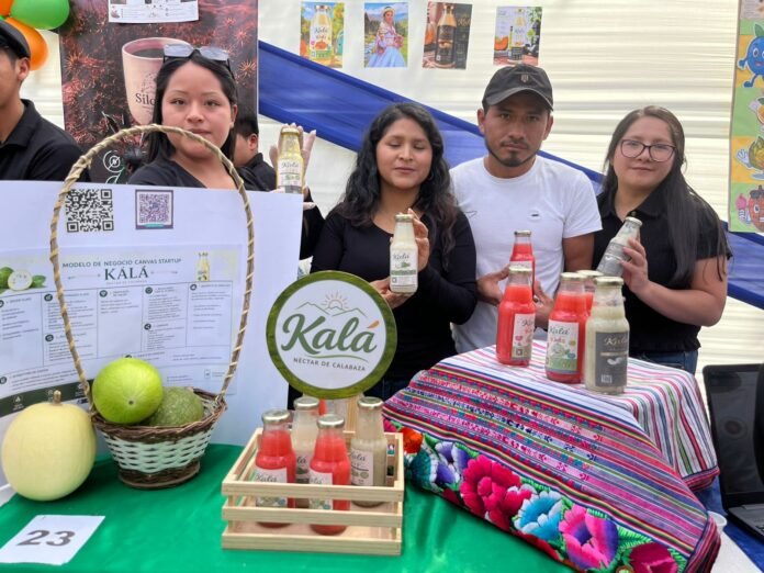 El emprendimiento ofrece cuatro presentaciones elaboradas con calabaza y busca revalorizar este cultivo andino mediante una alternativa nutritiva y accesible para distintos públicos. El emprendimiento ofrece cuatro presentaciones elaboradas con calabaza y busca revalorizar este cultivo andino mediante una alternativa nutritiva y accesible para distintos públicos.