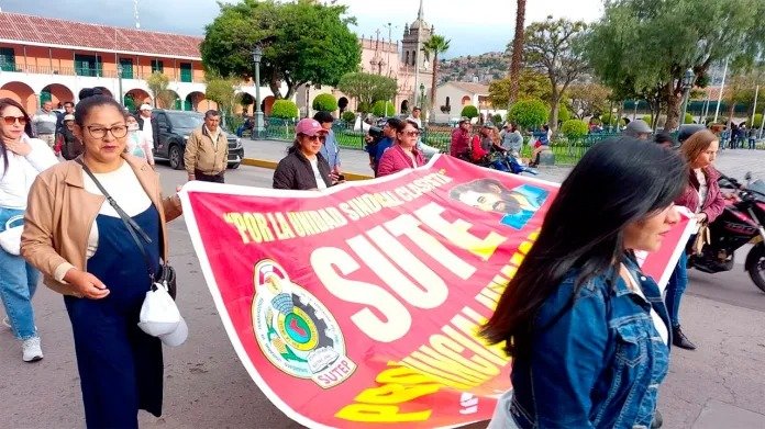 El Sutep considera prioritario cerrar las brechas en infraestructura, atender beneficios laborales pendientes y mejorar la gestión educativa en Ayacucho. El Sutep considera prioritario cerrar las brechas en infraestructura, atender beneficios laborales pendientes y mejorar la gestión educativa en Ayacucho.