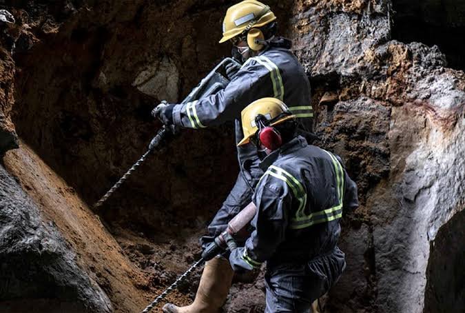 La minería explicó la mayor parte del aumento de las ventas al exterior entre enero y mayo, mientras India desplazó a Estados Unidos como segundo mercado de destino. La minería explicó la mayor parte del aumento de las ventas al exterior entre enero y mayo, mientras India desplazó a Estados Unidos como segundo mercado de destino.