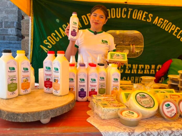 Enhualac elabora yogures, quesos y otros productos artesanales con leche de productores locales, generando empleo en la comunidad de Valenzuela y proyectando su ingreso a nuevos mercados. Enhualac elabora yogures, quesos y otros productos artesanales con leche de productores locales, generando empleo en la comunidad de Valenzuela y proyectando su ingreso a nuevos mercados.