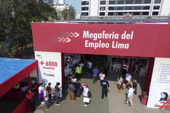 El sector privado impulsó el resultado con un aumento de 5.4 %, mientras que servicios, comercio y agropecuario lideraron las contrataciones.