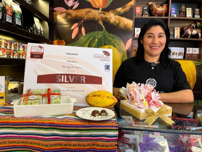 El reconocimiento obtenido en el XVII Salón del Cacao y Chocolate fortalece la presencia de los productos ayacuchanos y abre nuevas oportunidades para los agricultores de La Mar. El reconocimiento obtenido en el XVII Salón del Cacao y Chocolate fortalece la presencia de los productos ayacuchanos y abre nuevas oportunidades para los agricultores de La Mar.