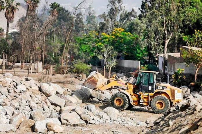 ComexPerú alertó que el bajo avance de las inversiones y las debilidades de los municipios aumentan el riesgo frente al fenómeno de El Niño. ComexPerú alertó que el bajo avance de las inversiones y las debilidades de los municipios aumentan el riesgo frente al fenómeno de El Niño.