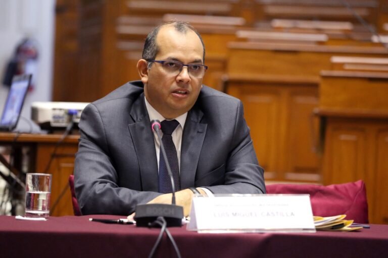 Luis Miguel Castilla sostuvo que la próxima administración recibirá una economía con mejores fundamentos, pero con un margen fiscal más reducido y una emergencia climática que absorberá buena parte de sus primeros 100 días.