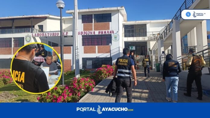 Intervención ejecutada esta madrugada por la Dircocor y la Fiscalía desarticuló a la presunta red criminal “Los Mercenarios de la UNSCH”, implicada en el cobro de dinero a estudiantes para alterar notas académicas. Intervención ejecutada esta madrugada por la Dircocor y la Fiscalía desarticuló a la presunta red criminal “Los Mercenarios de la UNSCH”, implicada en el cobro de dinero a estudiantes para alterar notas académicas.