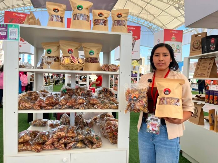 La marca ayacuchana Tchiz elabora snacks saludables con tres variedades de papa nativa cultivadas en Morochucos y apuesta por expandirse a otras regiones del país. La marca ayacuchana Tchiz elabora snacks saludables con tres variedades de papa nativa cultivadas en Morochucos y apuesta por expandirse a otras regiones del país.