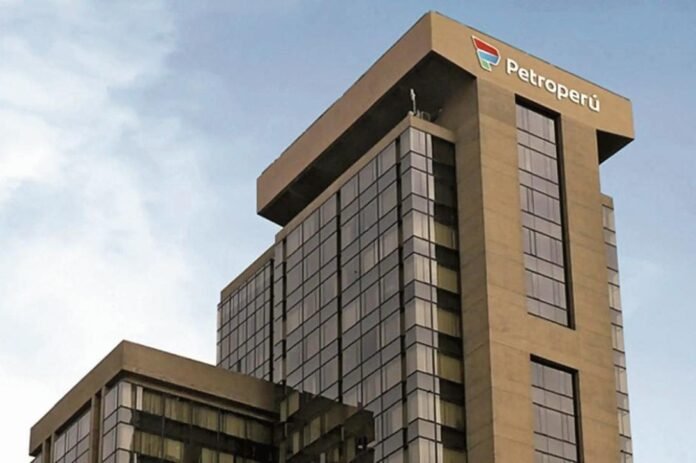 Aunque la empresa estatal ganó US$121 millones en el primer semestre, mantiene un déficit de capital de trabajo y la Nueva Refinería de Talara continúa paralizada.