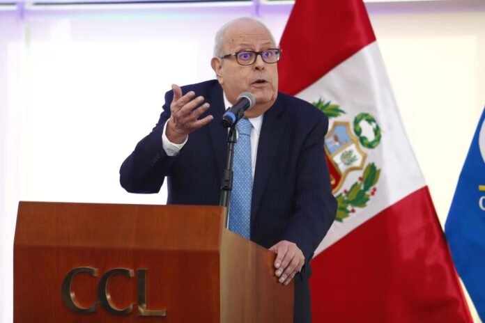 Los indicadores de cemento y bienes de capital confirmaron un crecimiento de la inversión privada cercano al 15% en abril y mayo, mientras regiones como Arequipa, Cusco y Piura aceleran proyectos en salud, educación y saneamiento.