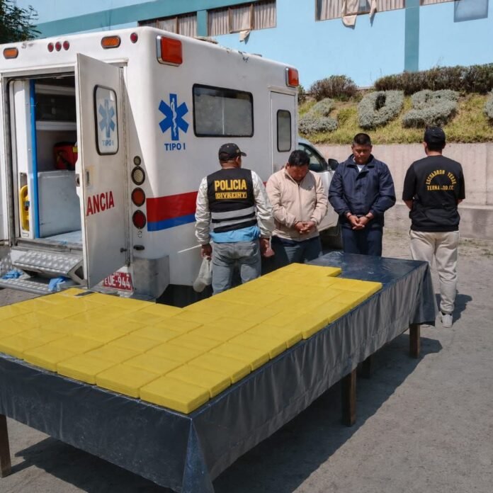 Ambos sujetos eran los encargados de la custodia médica del paciente durante el trayecto, fachada que habrían utilizado para evadir los controles policiales en la ruta Kimbiri–Ayacucho. Ambos sujetos eran los encargados de la custodia médica del paciente durante el trayecto, fachada que habrían utilizado para evadir los controles policiales en la ruta Kimbiri–Ayacucho.