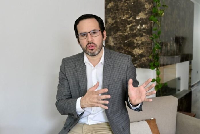 Miembro del Consejo Fiscal cuestionó normas sobre beneficios para trabajadores CAS y CAFAE y advirtió que pueden generar mayores costos para el Estado.