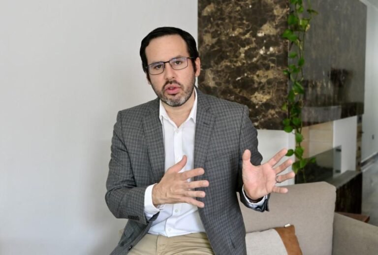 Miembro del Consejo Fiscal cuestionó normas sobre beneficios para trabajadores CAS y CAFAE y advirtió que pueden generar mayores costos para el Estado.
