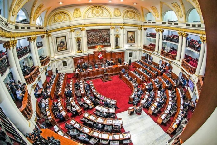El 71% de los peruanos confía en que el nuevo Gobierno impulsará la inversión privada, pero esa confianza se sostiene solo si se construyen acuerdos estables con un Legislativo fragmentado, en el que ningún bloque tiene mayoría propia.
