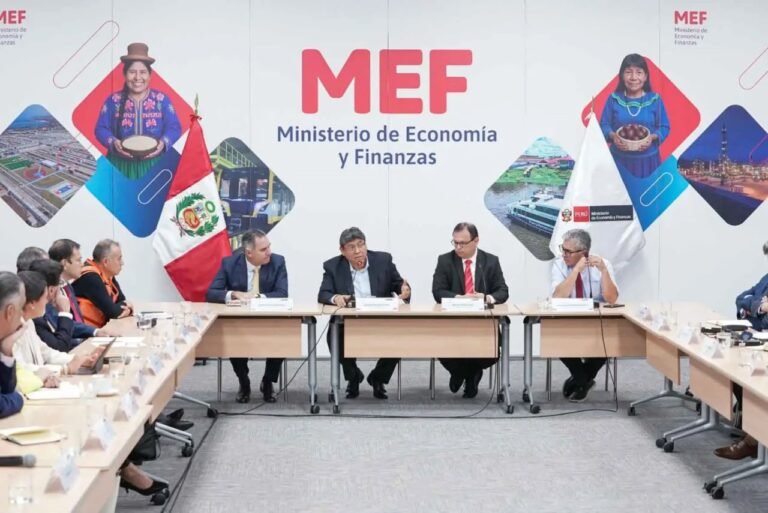 El Ministerio de Economía y Finanzas y gremios empresariales establecen un plan de trabajo conjunto para mitigar riesgos logísticos y atender emergencias a escala nacional.