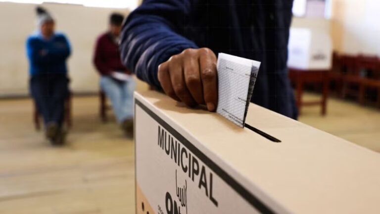 De cara a las Elecciones Regionales y Municipales 2026, especialistas advierten que los candidatos deben plantear propuestas acordes con el presupuesto y las competencias de cada gobierno, una discusión que también alcanza a Ayacucho.