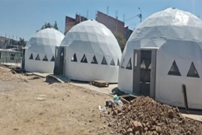 El Pronied entregó 41 módulos de emergencia al Gobierno Regional de Ayacucho para asegurar la continuidad del servicio educativo en 11 colegios.