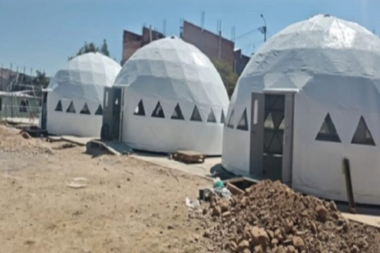 El Pronied entregó 41 módulos de emergencia al Gobierno Regional de Ayacucho para asegurar la continuidad del servicio educativo en 11 colegios.