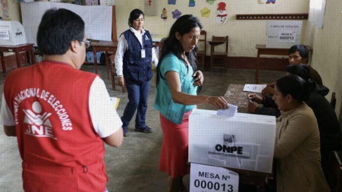 Casos de violencia y vínculos con exautoridades vacadas muestran por qué revisar quién acompaña a un candidato puede ser tan importante como conocer sus propuestas, también en regiones como Ayacucho. Casos de violencia y vínculos con exautoridades vacadas muestran por qué revisar quién acompaña a un candidato puede ser tan importante como conocer sus propuestas, también en regiones como Ayacucho.