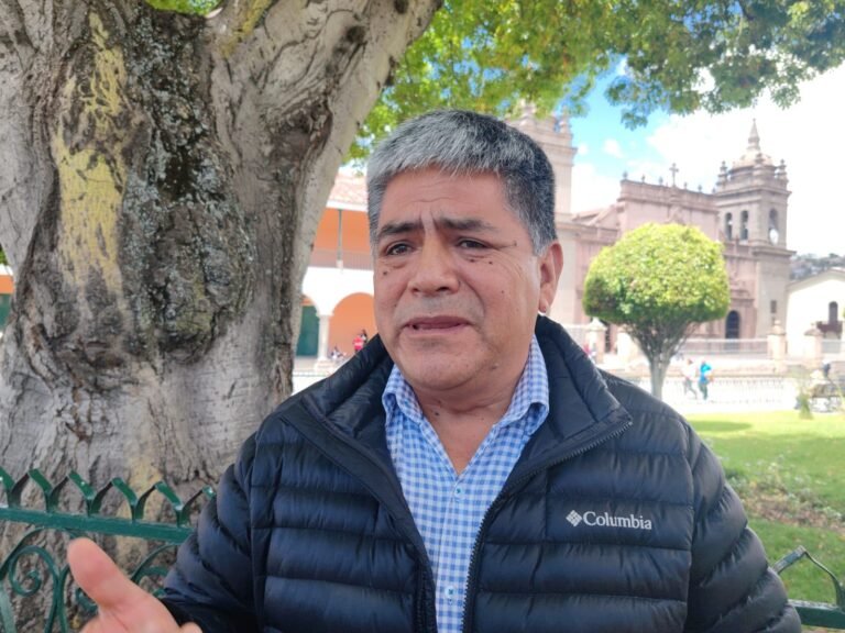 Carlos Rúa señaló que proyectos viales y de salud continúan pendientes y pidió a los órganos de control esclarecer los cuestionamientos.