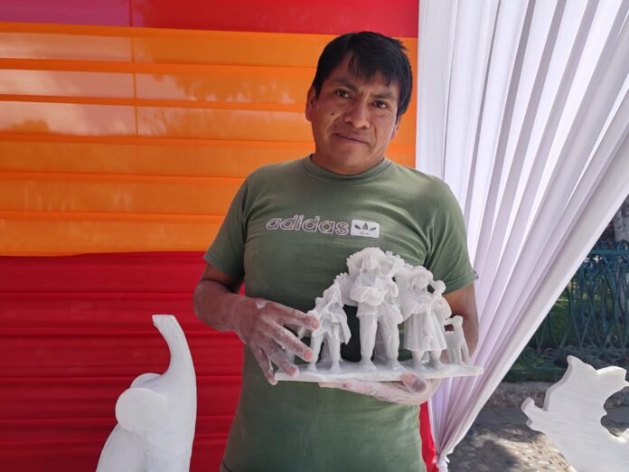 Tras 30 años en el oficio, artesanos incorporan equipos para producir en menor tiempo y llevar sus piezas a mercados de diferentes regiones del país.