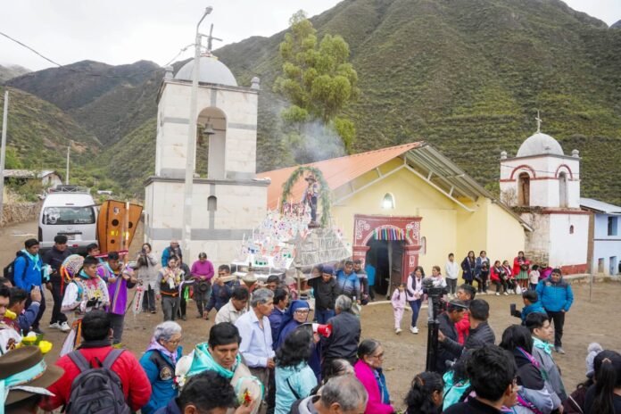 Del 20 al 25 de agosto, la comunidad del pueblo de Chihuire, ubicada en el distrito de Asquipata (provincia de Fajardo, regiรณn Ayacucho), celebra su tradicional Yarqa Aspiy (limpieza de acequias) y su festividad religiosa en homenaje a San Isidro Labrador. Del 20 al 25 de agosto, la comunidad del pueblo de Chihuire, ubicada en el distrito de Asquipata (provincia de Fajardo, regiรณn Ayacucho), celebra su tradicional Yarqa Aspiy (limpieza de acequias) y su festividad religiosa en homenaje a San Isidro Labrador.