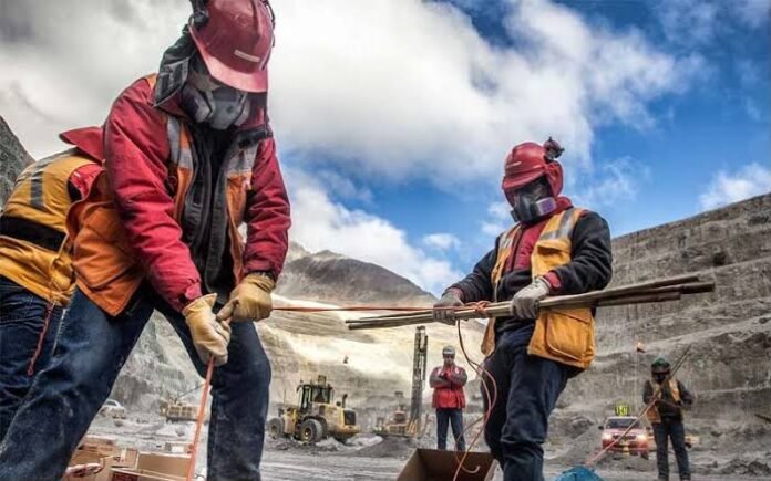 El aporte de la minería impulsó la producción de cobre y contribuyó a reducir la pobreza, aunque persisten desafíos para convertir los recursos del canon en obras y servicios para la población, una tarea que también alcanza a regiones como Ayacucho.