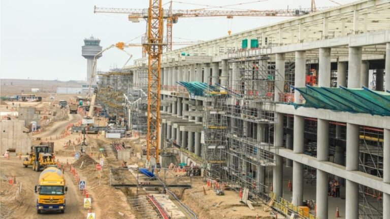 El presupuesto destinado a obras cayó de 28.5% a 22.3% entre 2023 y 2026, según el Marco Macroeconómico Multianual.