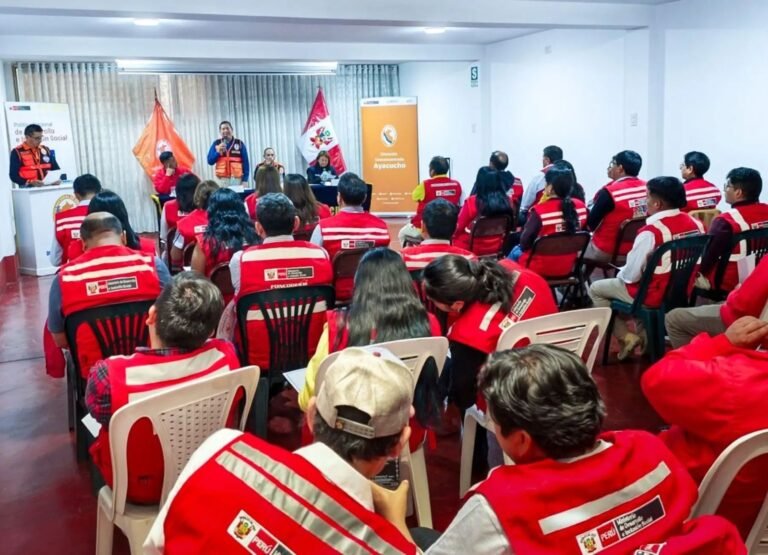 La estrategia “Protección en Acción” contempla visitas domiciliarias para orientar a los hogares sobre rutas de evacuación y zonas seguras.