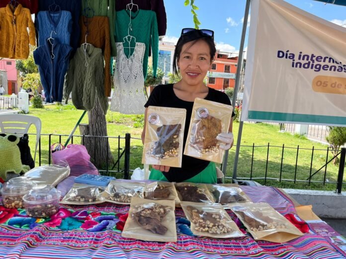 Elaborado con carne de res y cerdo, el producto puede conservarse hasta dos semanas y comienza a promocionarse en ferias locales. Elaborado con carne de res y cerdo, el producto puede conservarse hasta dos semanas y comienza a promocionarse en ferias locales.