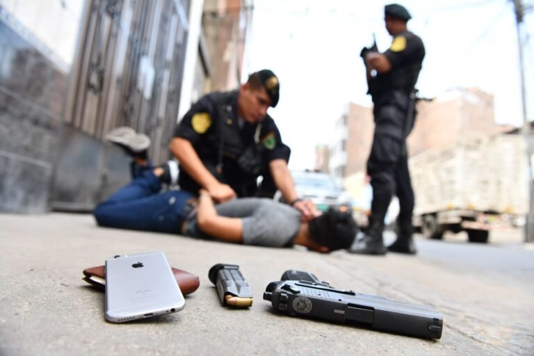 Las víctimas de robo en Ayacucho pueden solicitar atención policial ante una emergencia y denunciar el hecho en la comisaría más cercana o ante las fiscalías de turno.