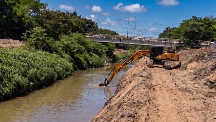 La medida contempla acciones para reducir riesgos sobre cultivos, ganado, canales y disponibilidad de agua para el agro.