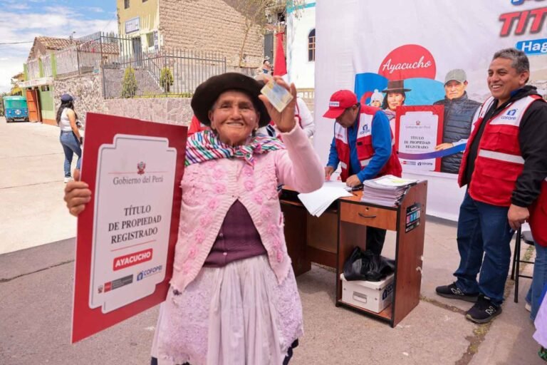 La región recibió 1144 títulos de propiedad como parte de la entrega nacional de 8173 documentos. También se formalizaron terrenos para educación, salud y seguridad ciudadana.