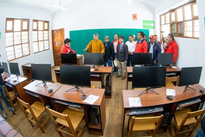 WhatsApp ImLa institución cuenta con laboratorios de biología, física y química, biblioteca, tópico, sala de docentes, ambientes administrativos y un auditorio, destinado al desarrollo de actividades académicas y culturales.age 2026-09-21 at 17.25.14 (4) La institución cuenta con laboratorios de biología, física y química, biblioteca, tópico, sala de docentes, ambientes administrativos y un auditorio, destinado al desarrollo de actividades académicas y culturales.
