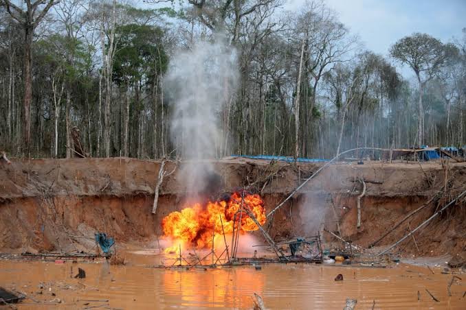El avance del oro de origen ilegal supera a las exportaciones legales y plantea desafíos para regiones mineras como Ayacucho, en medio de un proceso de formalización que aún tiene resultados limitados. El avance del oro de origen ilegal supera a las exportaciones legales y plantea desafíos para regiones mineras como Ayacucho, en medio de un proceso de formalización que aún tiene resultados limitados.